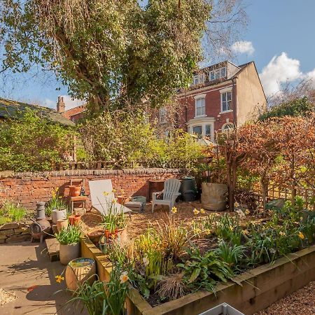 Pass The Keys Wonky Cottage With Amazing Garden Leeds  Dış mekan fotoğraf